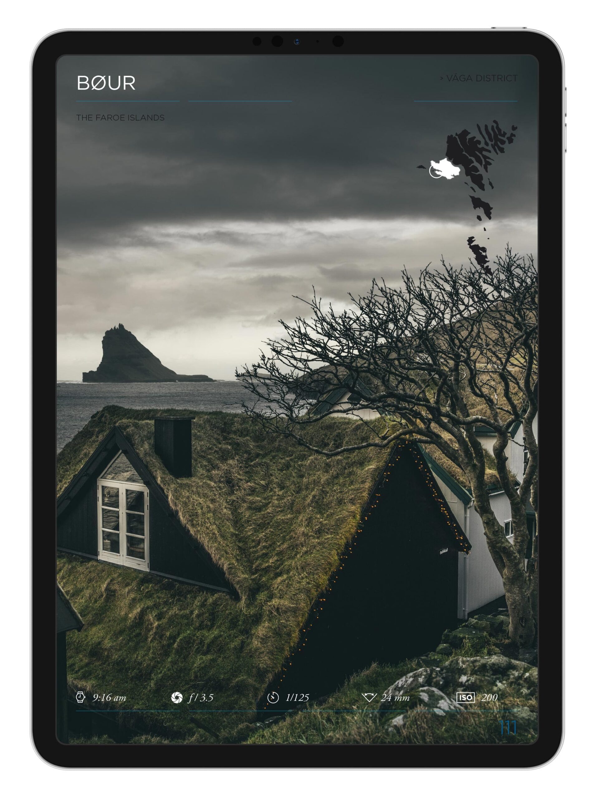 Le voyage aux Îles Féroé est une expérience inoubliable qui vous plonge au cœur de paysages à couper le souffle. Cet archipel sauvage, composé de 18 îles, offre une nature préservée, des falaises vertigineuses et des villages pittoresques à explorer. Que vous souhaitiez randonner sur des sentiers isolés, observer des oiseaux marins ou vous immerger dans la culture locale, chaque instant passé aux Féroé vous émerveillera. N'oubliez pas de capturer la beauté des lieux avec une carte des îles Féroé, un souvenir parfait de votre aventure.