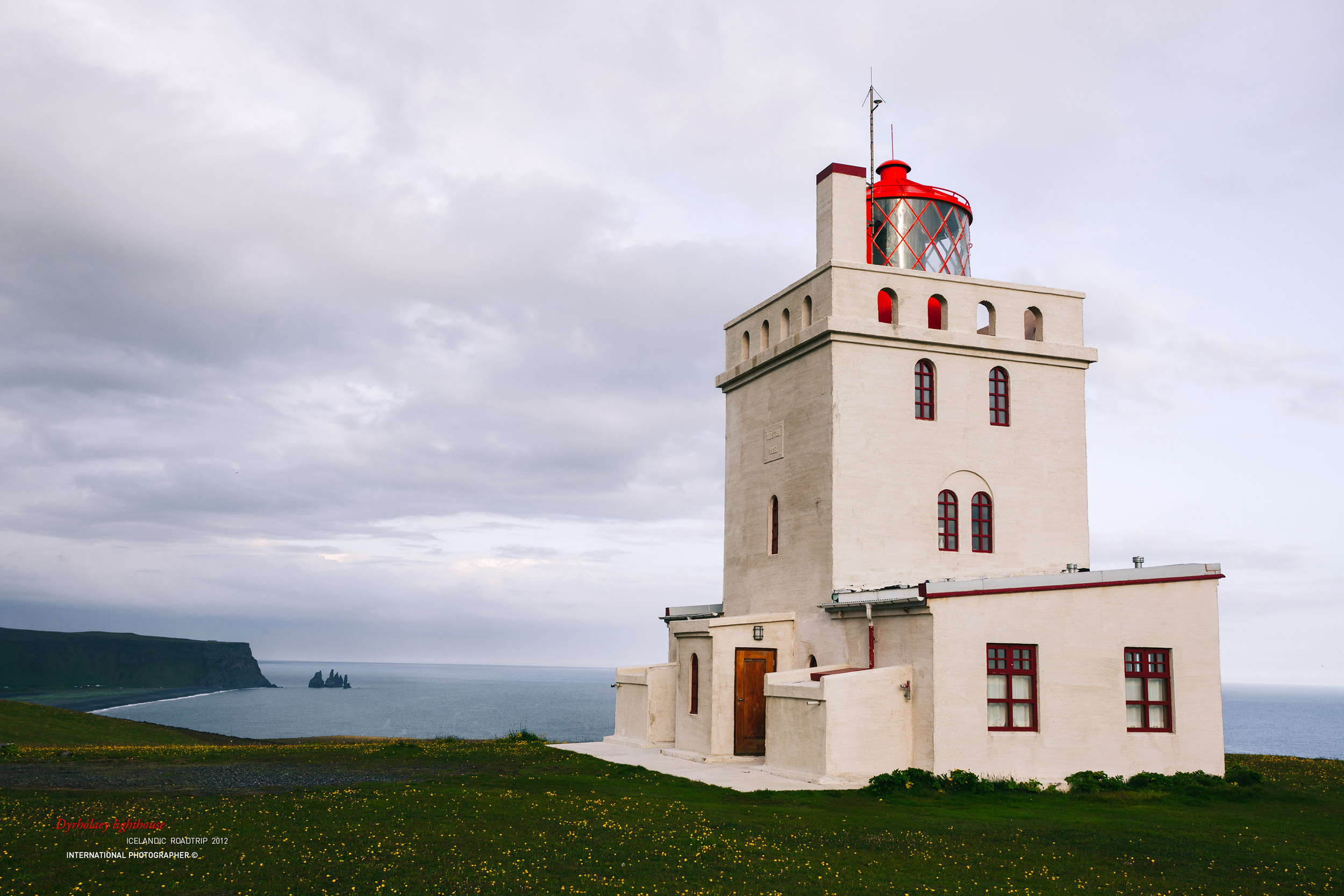2012 ICELAND Dyrholaey lighthouse 2