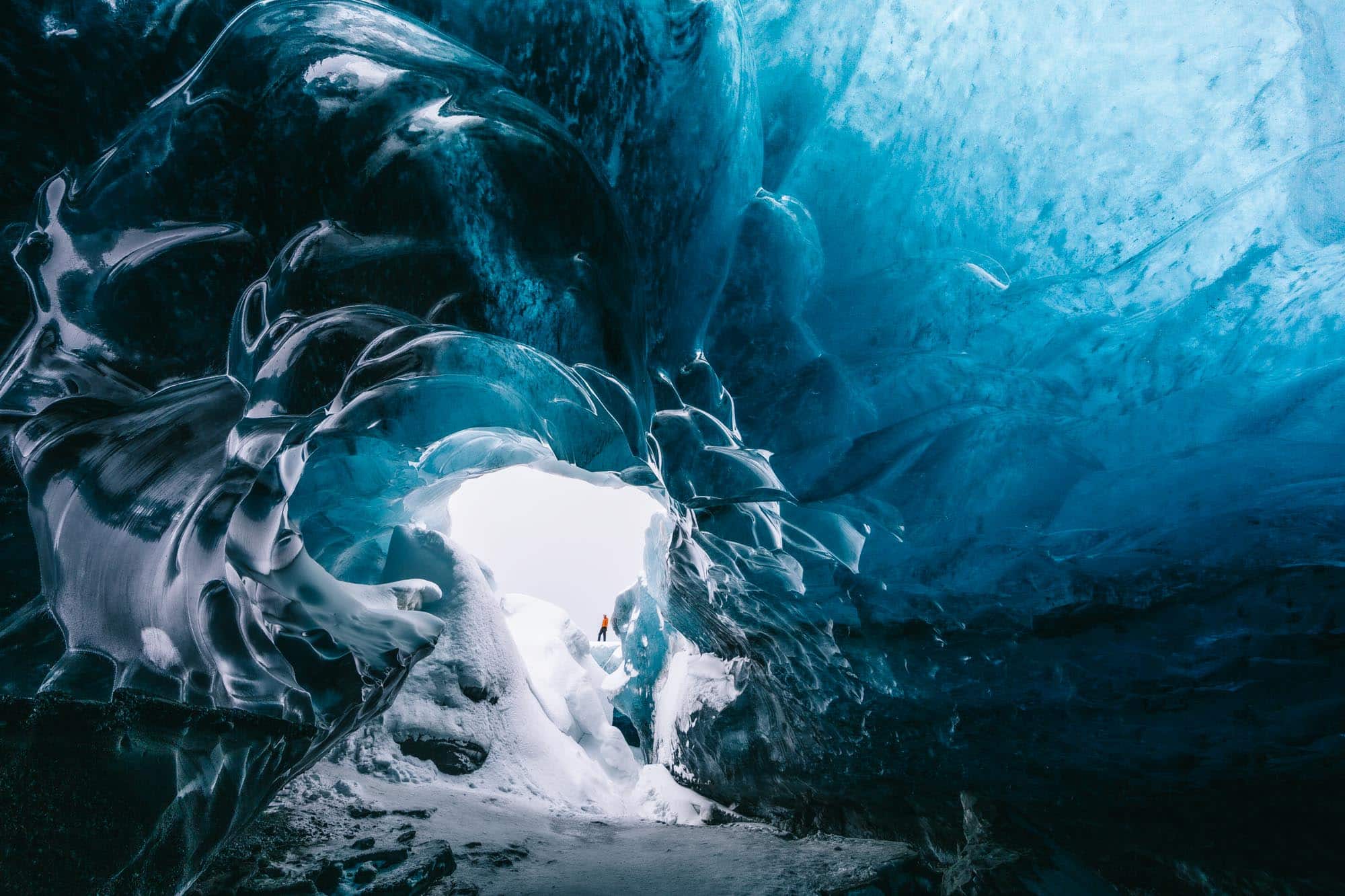 En 2012, ce workshop sur la côte sud de l'Islande a offert une expérience inoubliable pour les photographes passionnés. Entre les cascades emblématiques comme Skogafoss, les plages de sable noir de Reynisfjara, et les formations géologiques uniques, les participants ont eu l’opportunité de capturer des paysages d'une beauté brute et spectaculaire.