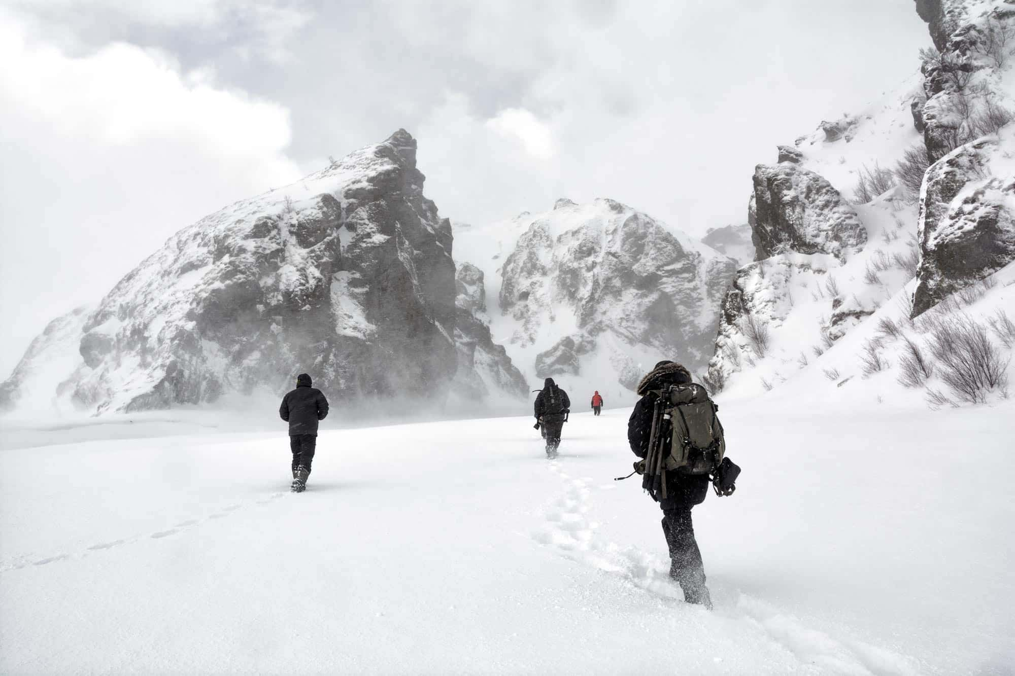 Entre montagnes spectaculaires, volcans actifs et vastes étendues désertiques, cette exploration offre une immersion totale dans les paysages les plus sauvages et impressionnants de l’Islande. Une aventure inoubliable pour les passionnés de randonnée et de photographie.